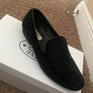 Only worn once. Good for formal events!